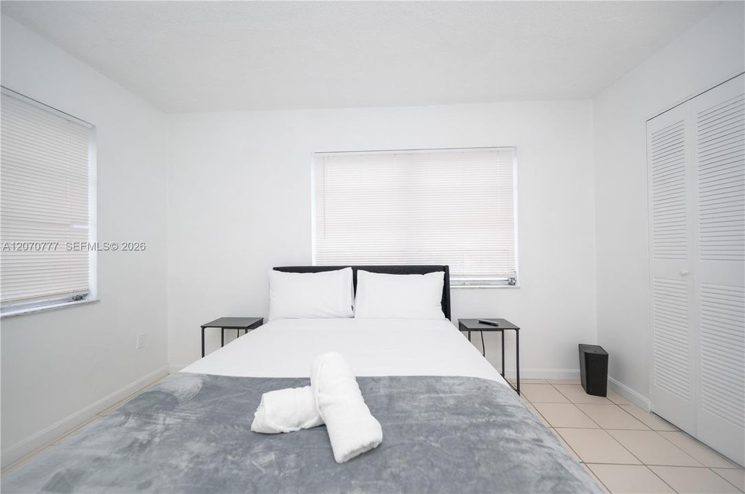 For Rent: $2,850 (3 beds, 2 baths, 910 Square Feet)