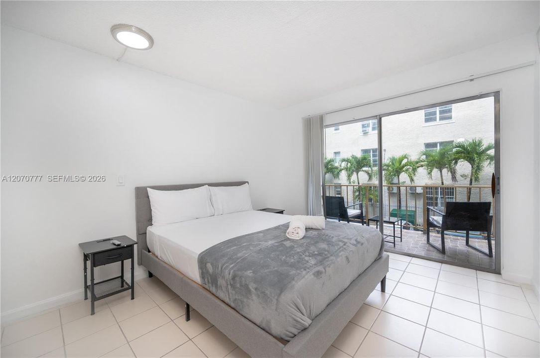 For Rent: $2,850 (3 beds, 2 baths, 910 Square Feet)