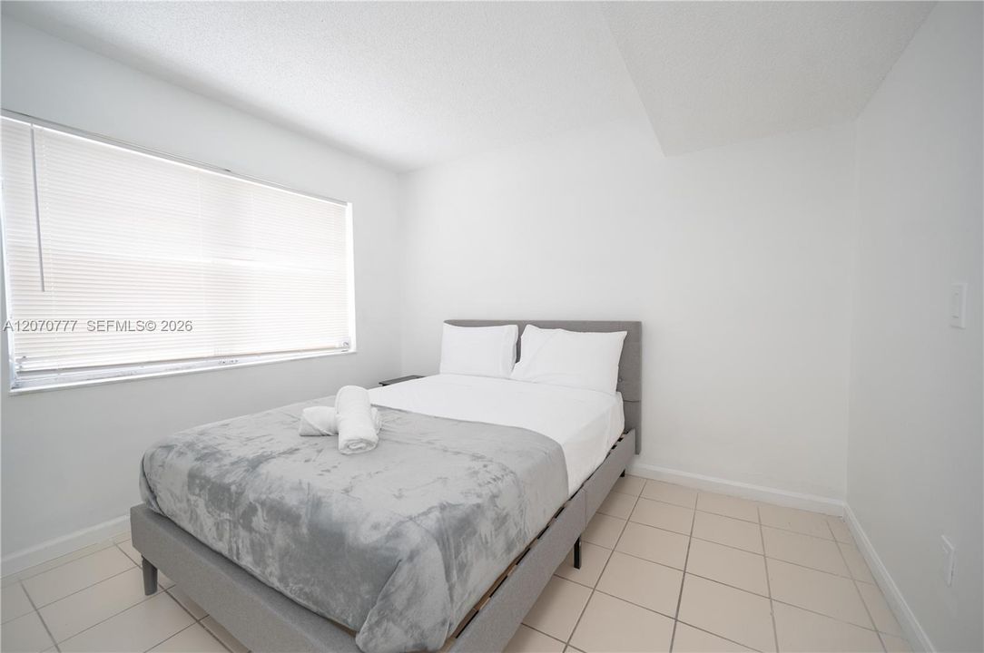 For Rent: $2,850 (3 beds, 2 baths, 910 Square Feet)