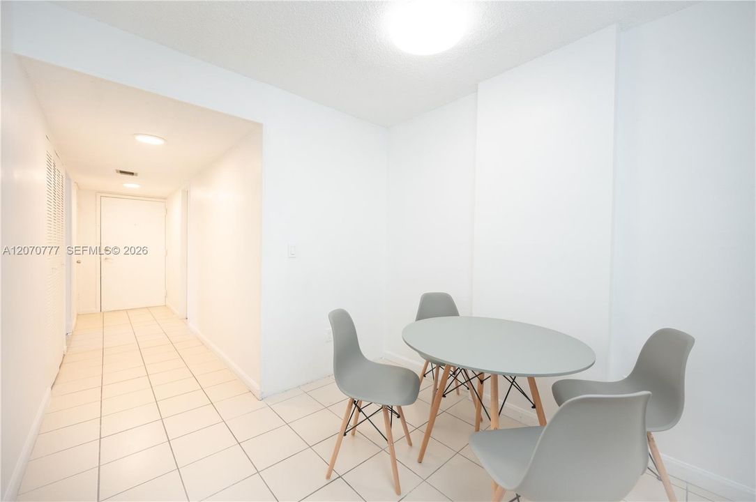 For Rent: $2,850 (3 beds, 2 baths, 910 Square Feet)