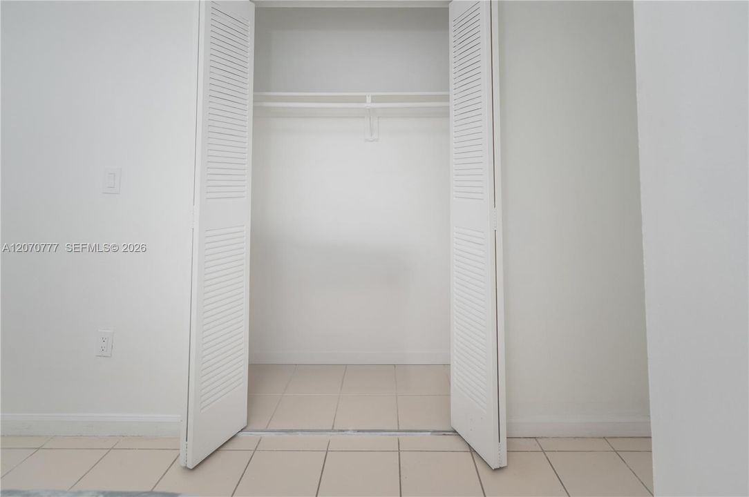 For Rent: $2,850 (3 beds, 2 baths, 910 Square Feet)