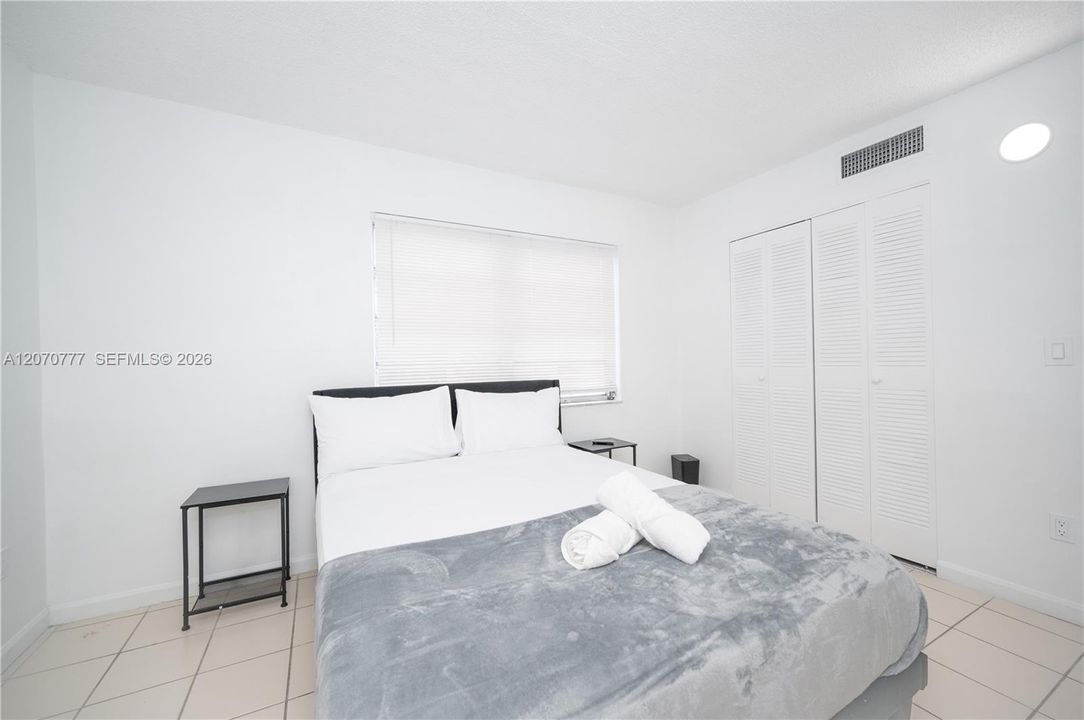 For Rent: $2,850 (3 beds, 2 baths, 910 Square Feet)