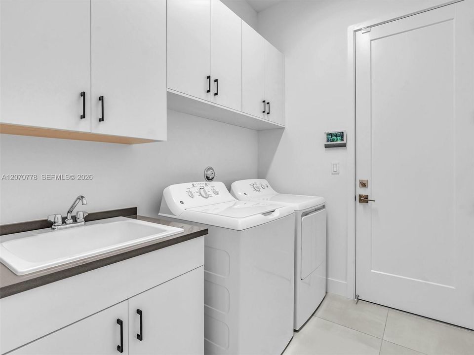 For Rent: $6,250 (4 beds, 3 baths, 2491 Square Feet)