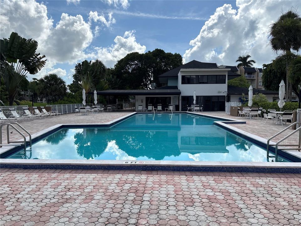 For Rent: $1,850 (1 beds, 1 baths, 809 Square Feet)