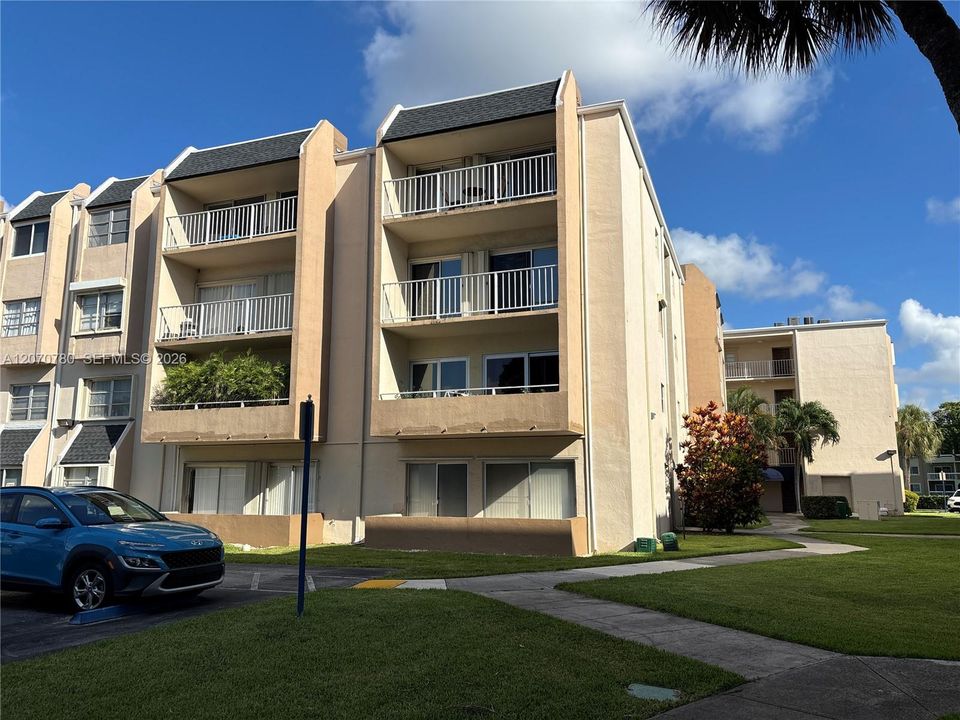 For Rent: $1,850 (1 beds, 1 baths, 809 Square Feet)