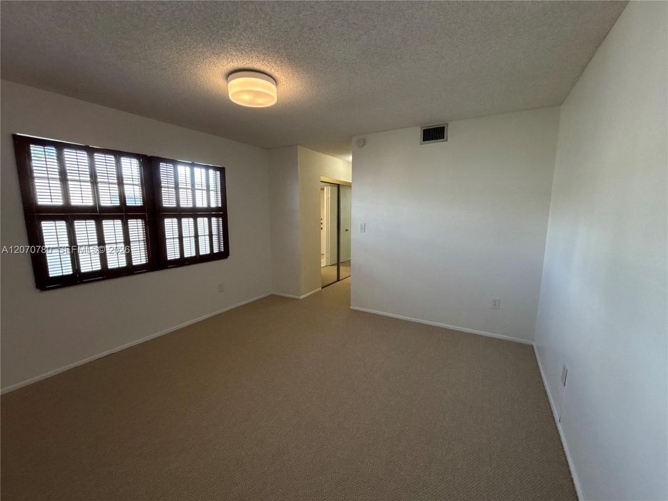 For Rent: $1,850 (1 beds, 1 baths, 809 Square Feet)