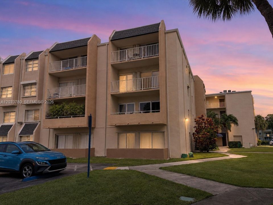 For Rent: $1,850 (1 beds, 1 baths, 809 Square Feet)