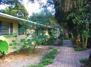 For Sale: $230,000 (2 beds, 1 baths, 611 Square Feet)