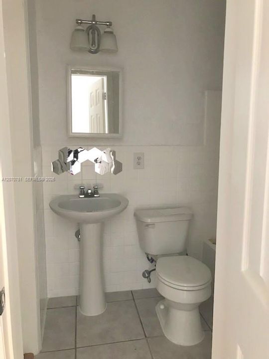 For Sale: $230,000 (2 beds, 1 baths, 611 Square Feet)