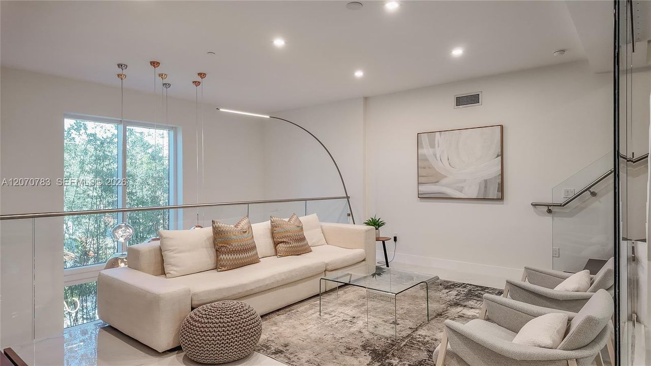 For Rent: $12,500 (3 beds, 3 baths, 2236 Square Feet)