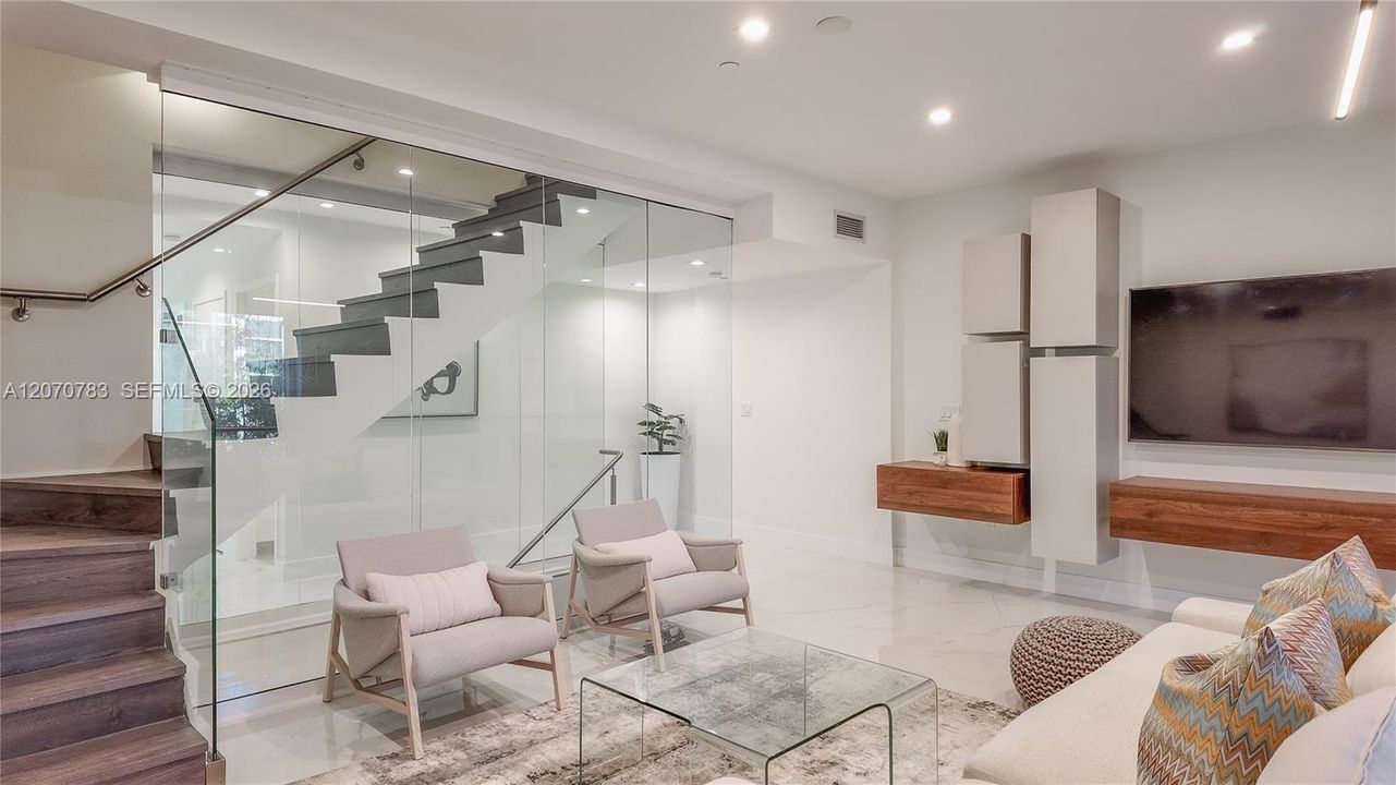 For Rent: $12,500 (3 beds, 3 baths, 2236 Square Feet)