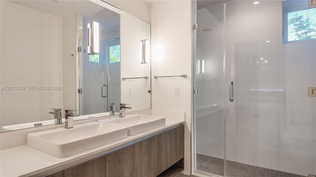 For Rent: $12,500 (3 beds, 3 baths, 2236 Square Feet)