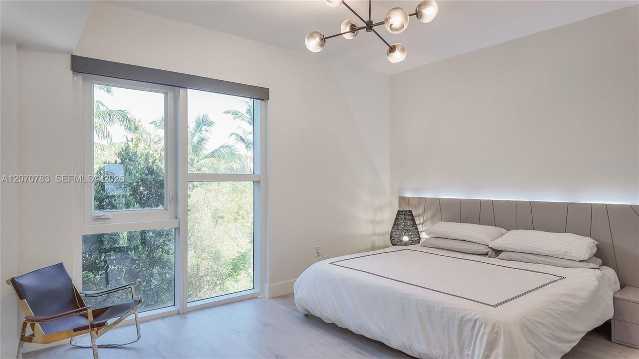 For Rent: $12,500 (3 beds, 3 baths, 2236 Square Feet)