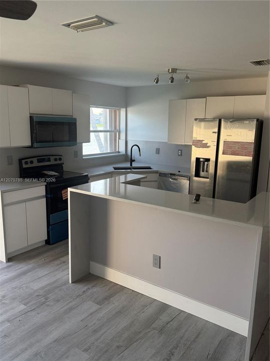 For Sale: $690,000 (3 beds, 2 baths, 1819 Square Feet)