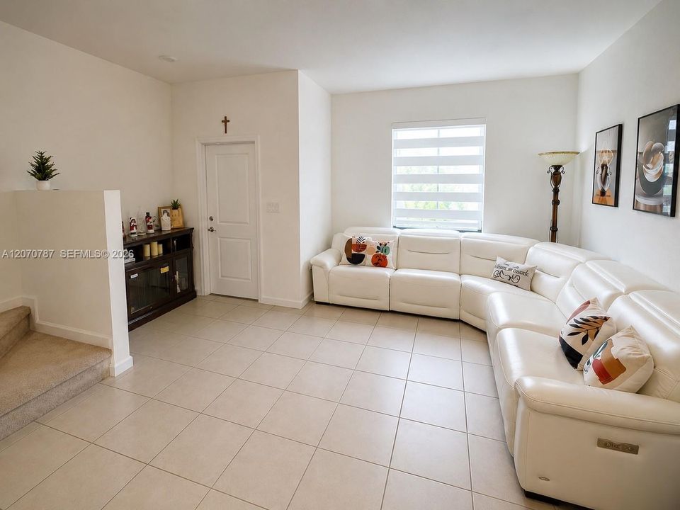 For Sale: $480,000 (3 beds, 2 baths, 1520 Square Feet)