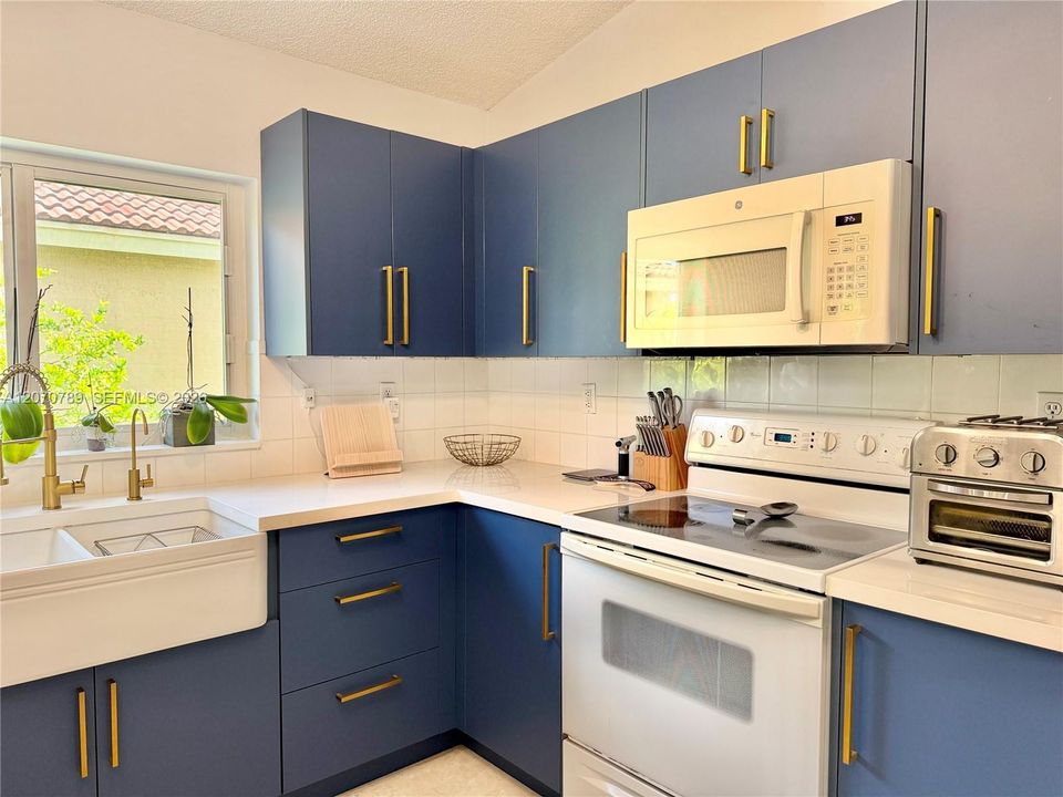 For Rent: $4,000 (3 beds, 2 baths, 1637 Square Feet)