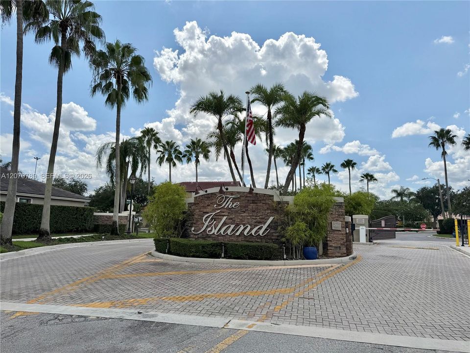 For Rent: $4,000 (3 beds, 2 baths, 1637 Square Feet)