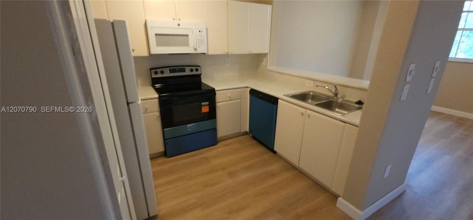 For Rent: $1,900 (3 beds, 2 baths, 1182 Square Feet)