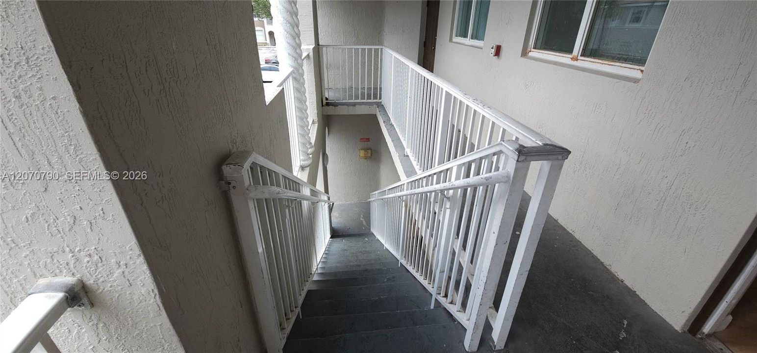 For Rent: $1,900 (3 beds, 2 baths, 1182 Square Feet)