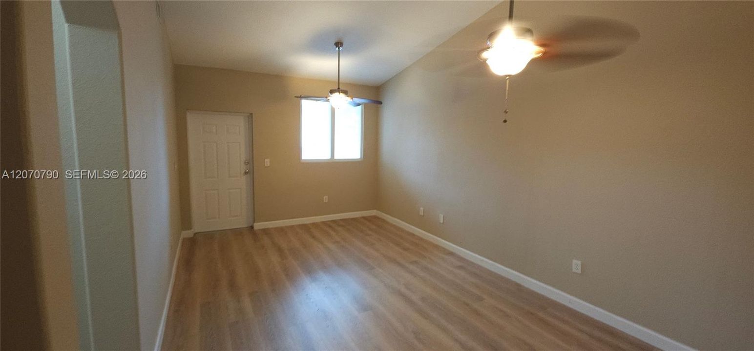 For Rent: $1,900 (3 beds, 2 baths, 1182 Square Feet)