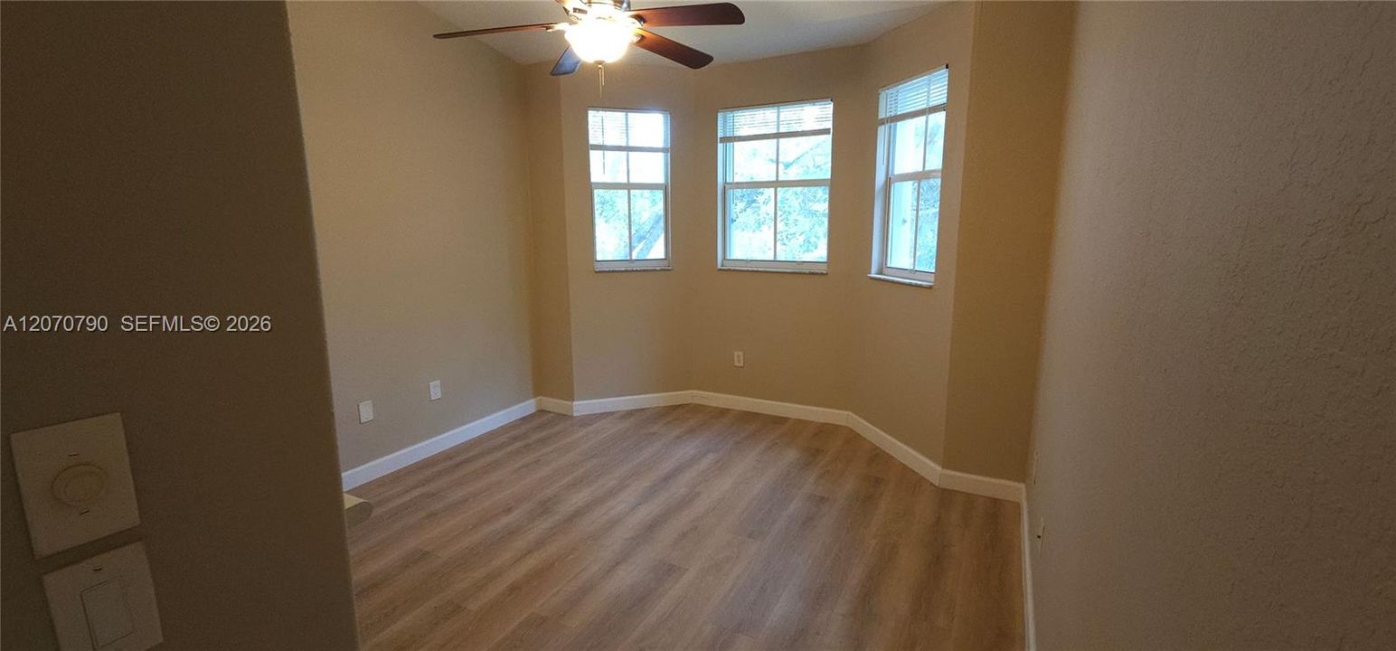 For Rent: $1,900 (3 beds, 2 baths, 1182 Square Feet)