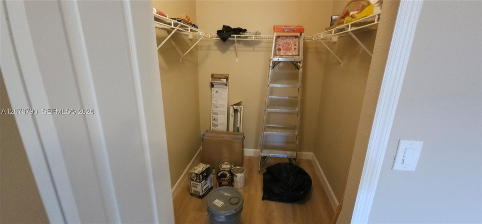 For Rent: $1,900 (3 beds, 2 baths, 1182 Square Feet)