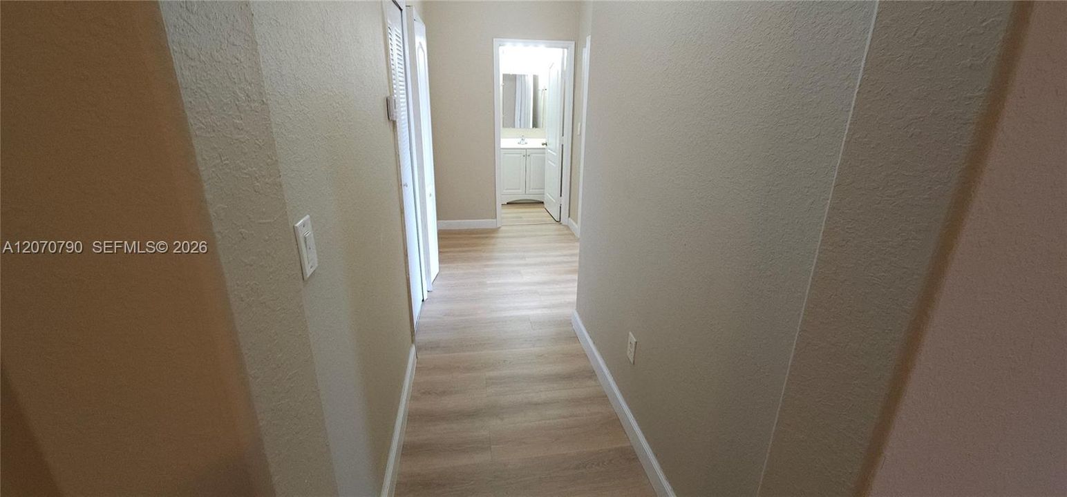 For Rent: $1,900 (3 beds, 2 baths, 1182 Square Feet)