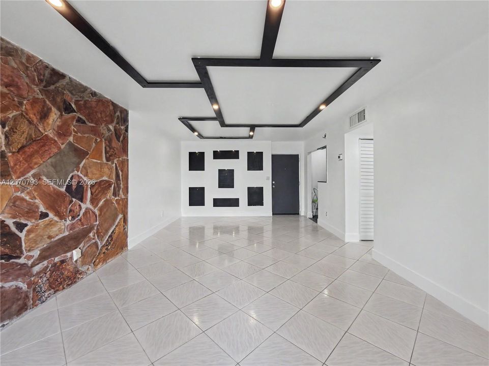 For Sale: $284,999 (2 beds, 2 baths, 1099 Square Feet)