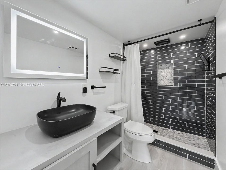 For Sale: $284,999 (2 beds, 2 baths, 1099 Square Feet)