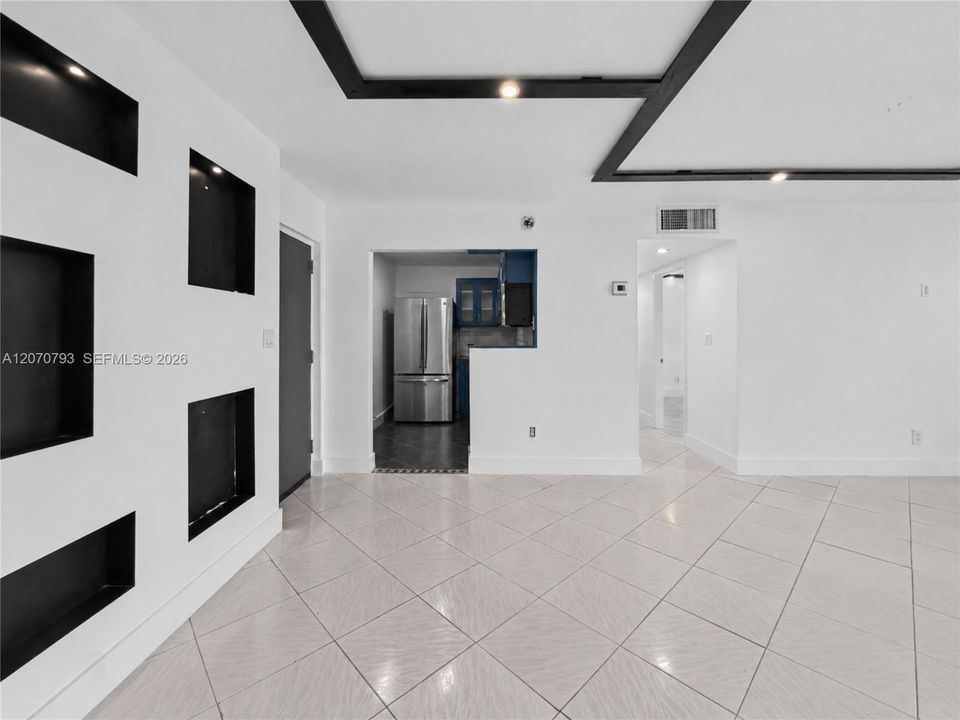 For Sale: $284,999 (2 beds, 2 baths, 1099 Square Feet)