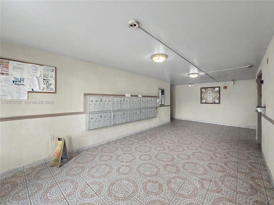 For Sale: $284,999 (2 beds, 2 baths, 1099 Square Feet)
