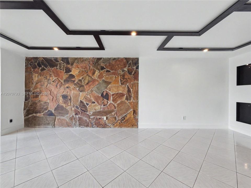 For Sale: $284,999 (2 beds, 2 baths, 1099 Square Feet)