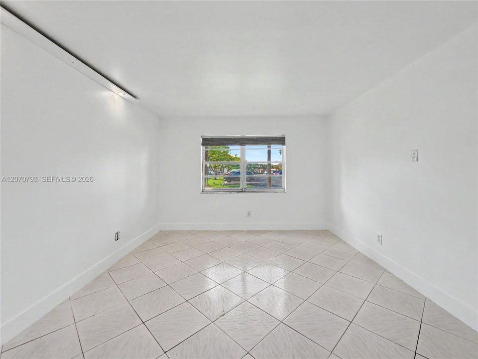 For Sale: $284,999 (2 beds, 2 baths, 1099 Square Feet)