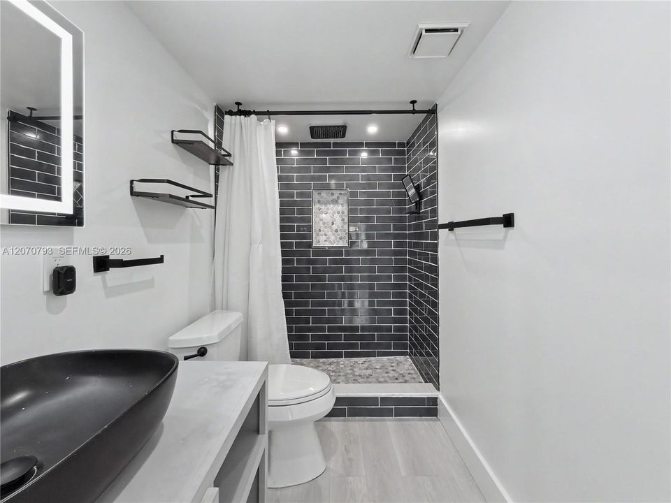 For Sale: $284,999 (2 beds, 2 baths, 1099 Square Feet)