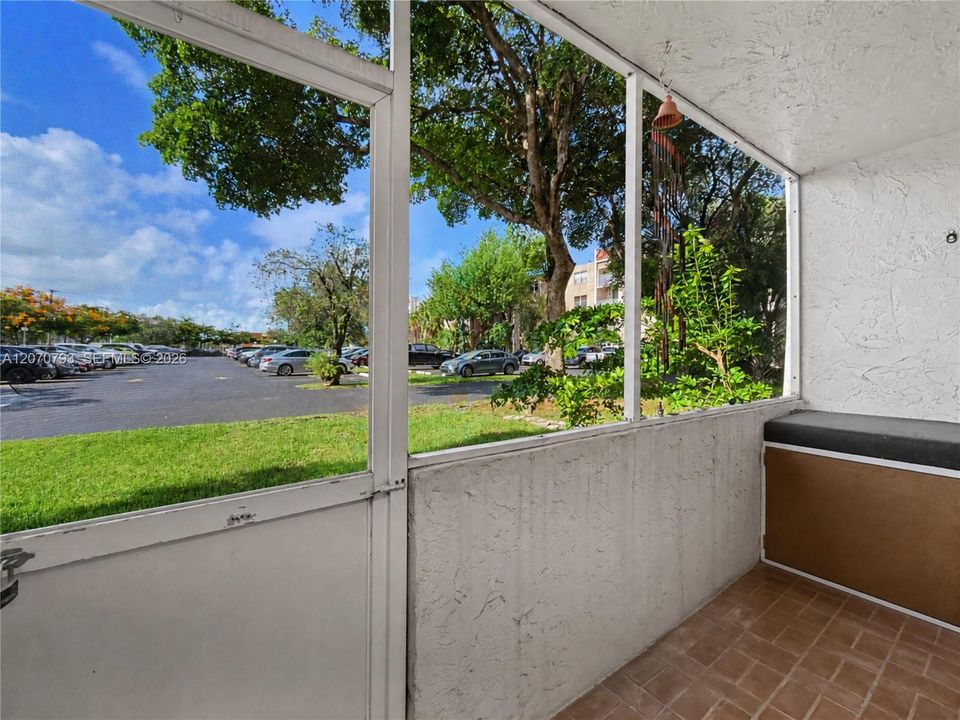 For Sale: $284,999 (2 beds, 2 baths, 1099 Square Feet)