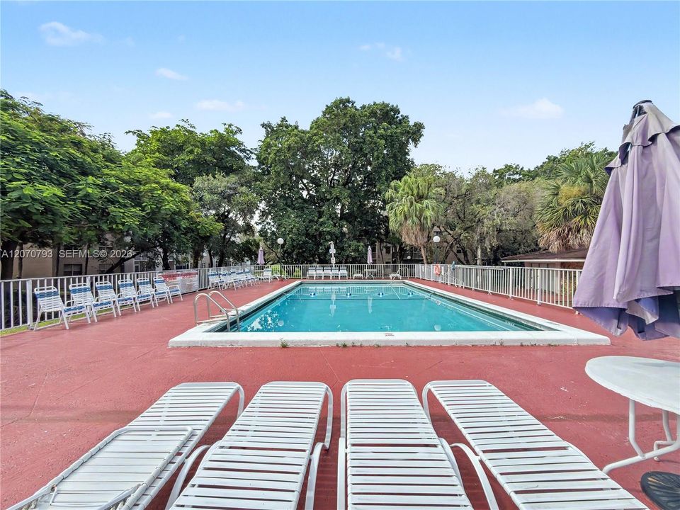 For Sale: $284,999 (2 beds, 2 baths, 1099 Square Feet)