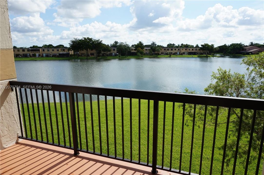 For Rent: $2,000 (2 beds, 2 baths, 986 Square Feet)