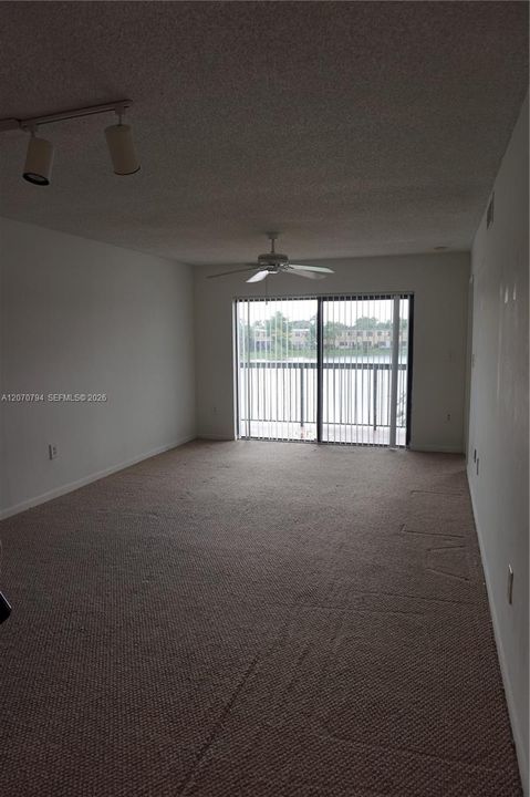For Rent: $2,000 (2 beds, 2 baths, 986 Square Feet)