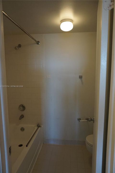 For Rent: $2,000 (2 beds, 2 baths, 986 Square Feet)