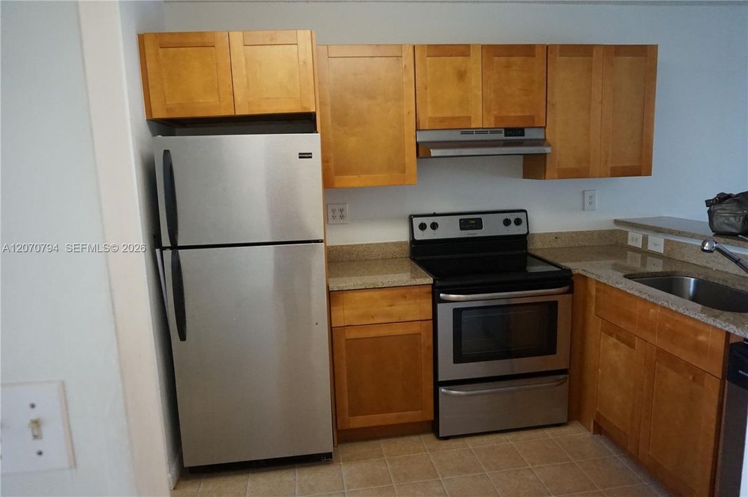 For Rent: $2,000 (2 beds, 2 baths, 986 Square Feet)