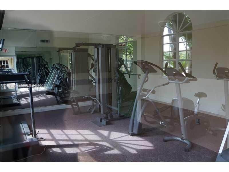 For Rent: $2,000 (2 beds, 2 baths, 986 Square Feet)