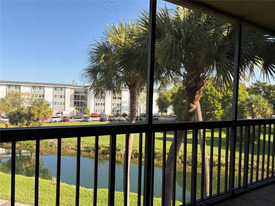 For Rent: $2,300 (2 beds, 2 baths, 936 Square Feet)