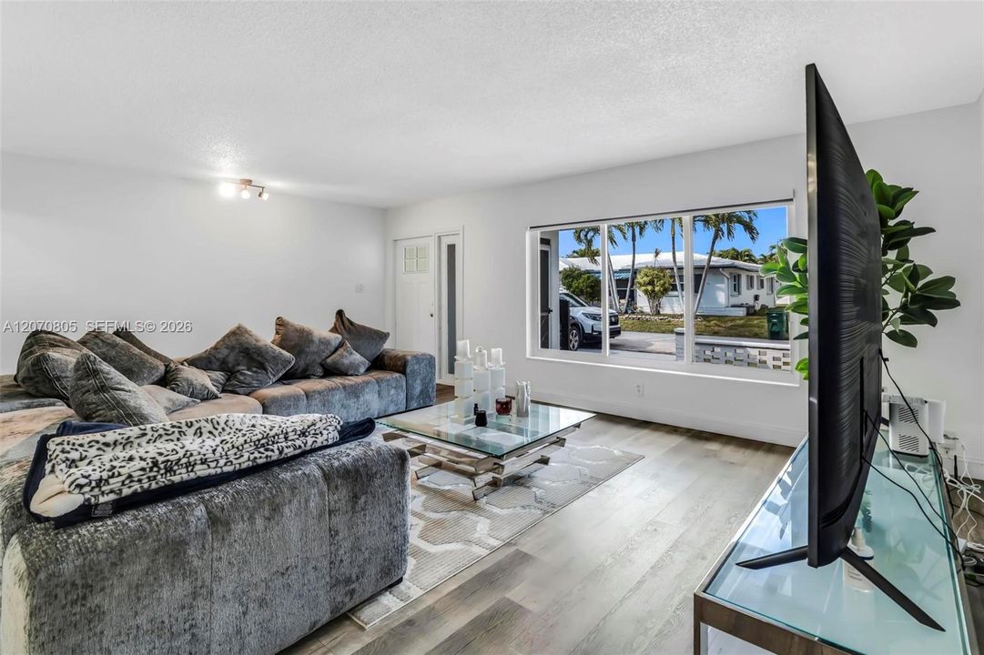For Sale: $410,000 (3 beds, 2 baths, 1660 Square Feet)