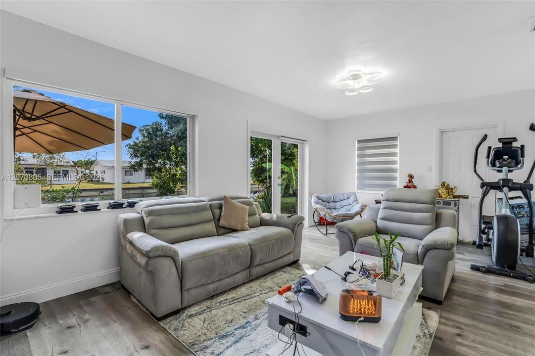 For Sale: $410,000 (3 beds, 2 baths, 1660 Square Feet)