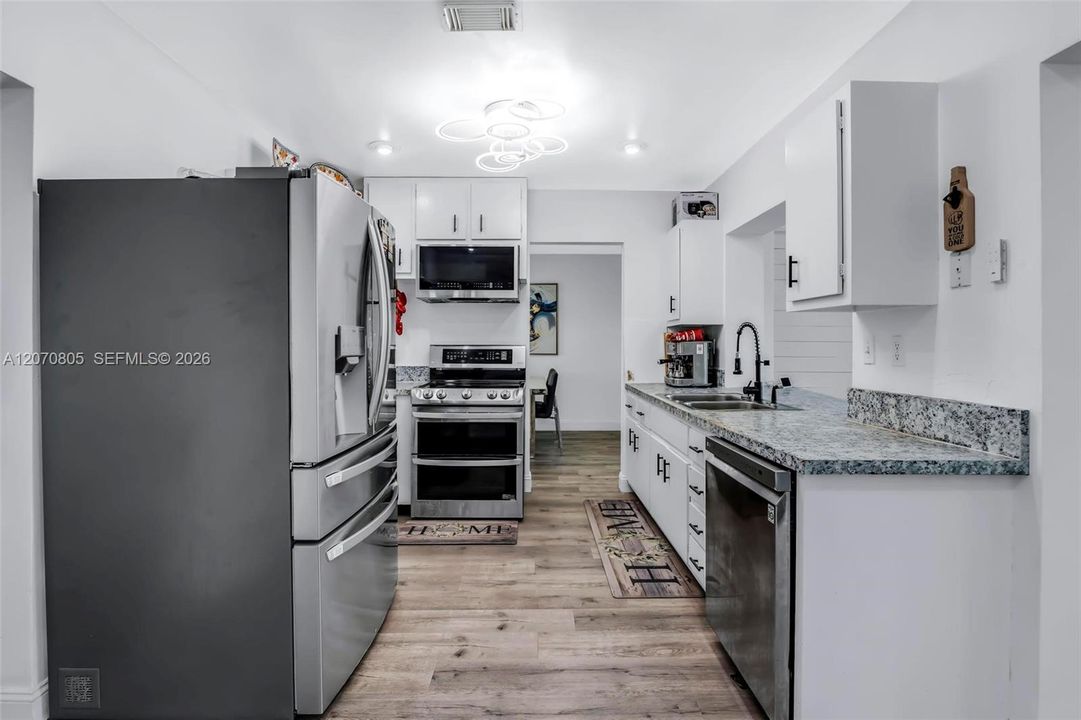 For Sale: $410,000 (3 beds, 2 baths, 1660 Square Feet)