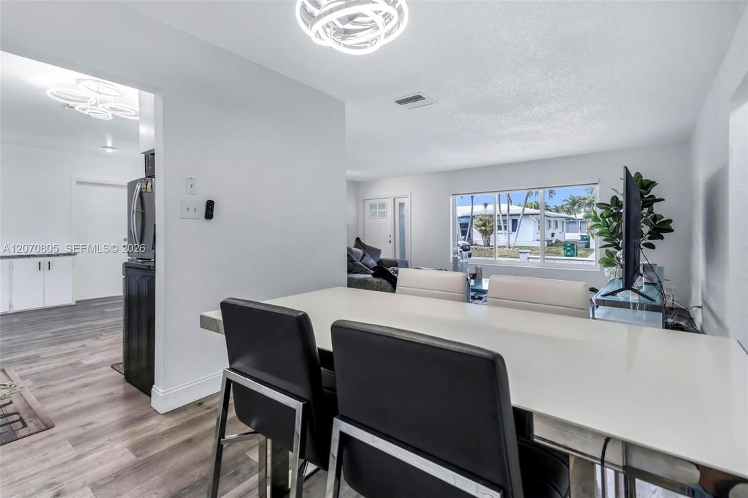 For Sale: $410,000 (3 beds, 2 baths, 1660 Square Feet)