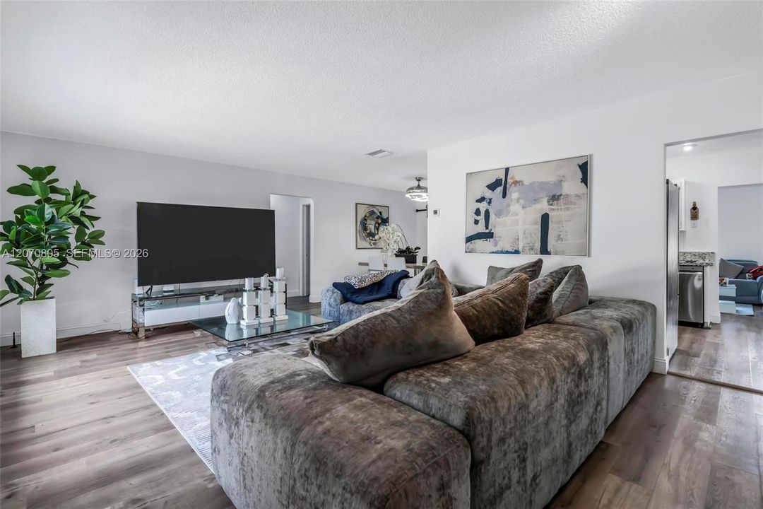 For Sale: $410,000 (3 beds, 2 baths, 1660 Square Feet)