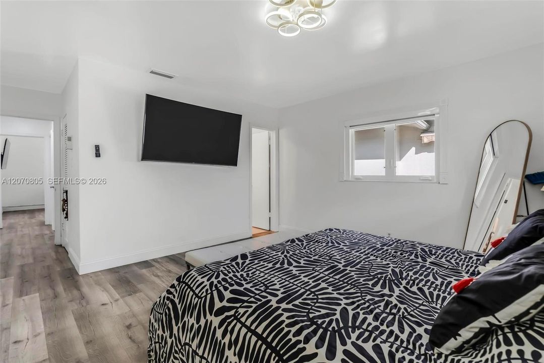 For Sale: $410,000 (3 beds, 2 baths, 1660 Square Feet)