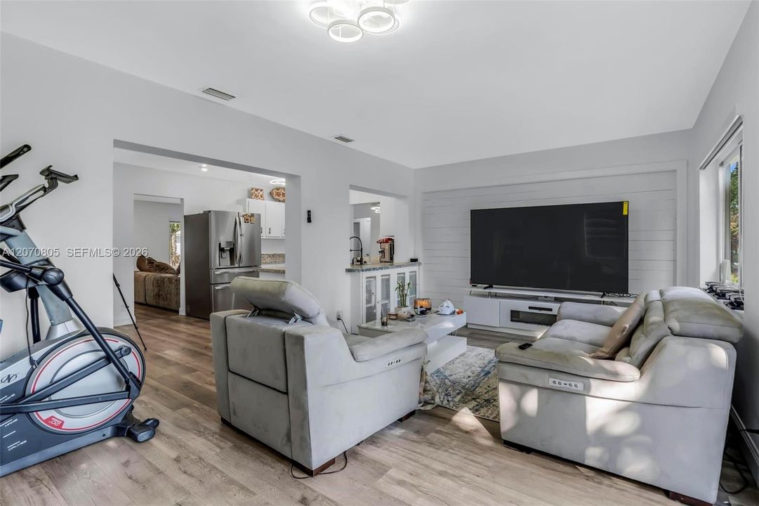 For Sale: $410,000 (3 beds, 2 baths, 1660 Square Feet)