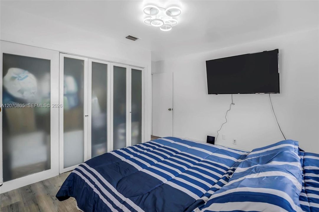 For Sale: $410,000 (3 beds, 2 baths, 1660 Square Feet)